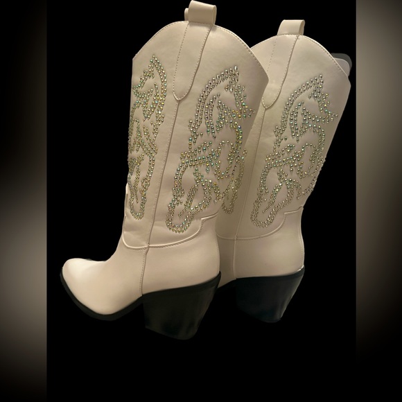 👢SALE!!!!Liliana White Rhinestone Western Boot - Size 7 1/2 👢 - Picture 3 of 4